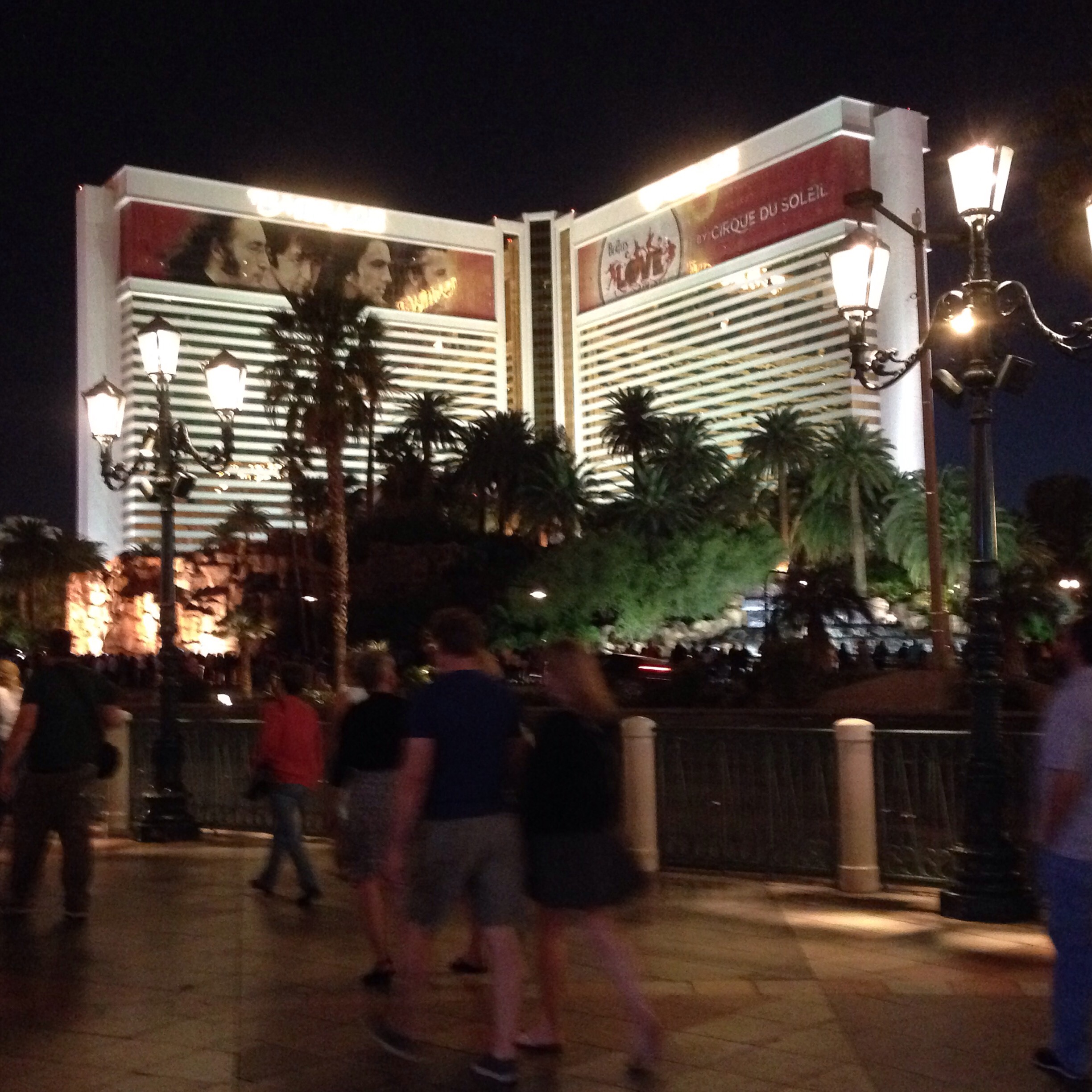Las Vegas Mirage nighttime 